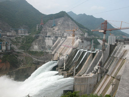 我國(guó)第二大水電站龍灘水電工程提前發(fā)電